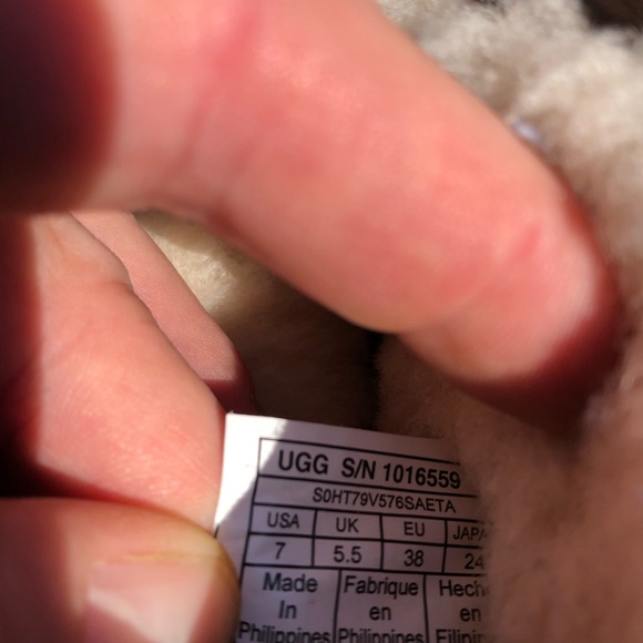 Leather UGG boots - Picture 5 of 7